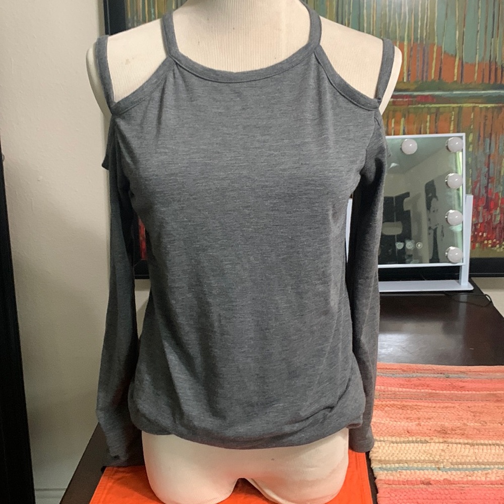 Women long off sleeve shirt